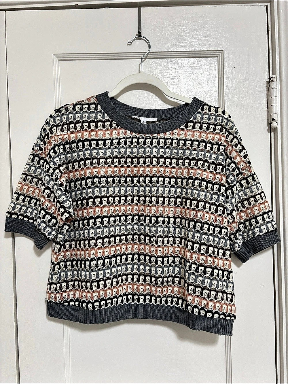 DR2 Geometric Knit Sweater in Gray Large Like New